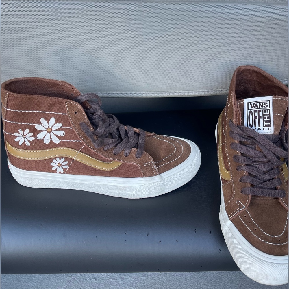 Off the wall flower high tops sneakers. Used once. Like new. US Women size 7.5